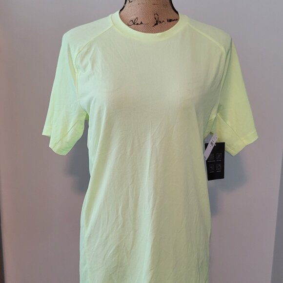 Gap Fit Alluring Yello Train Tee Shirt New with TAG! - Picture 1 of 12